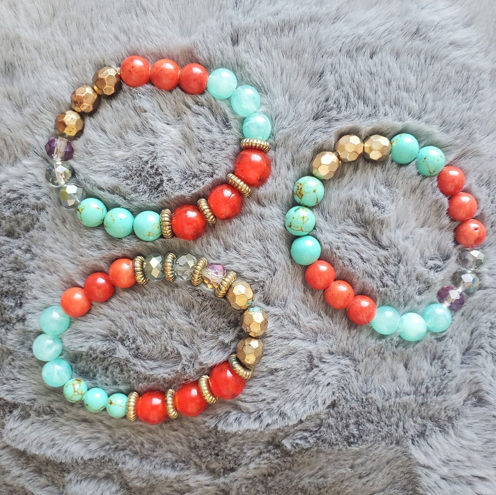 Multi colored necklace and bracelet set